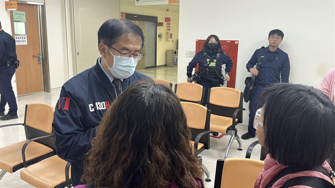 持「足療刀」追殺到派出所前！台南隨機砍人2傷　黃偉哲趕赴成大醫院探視