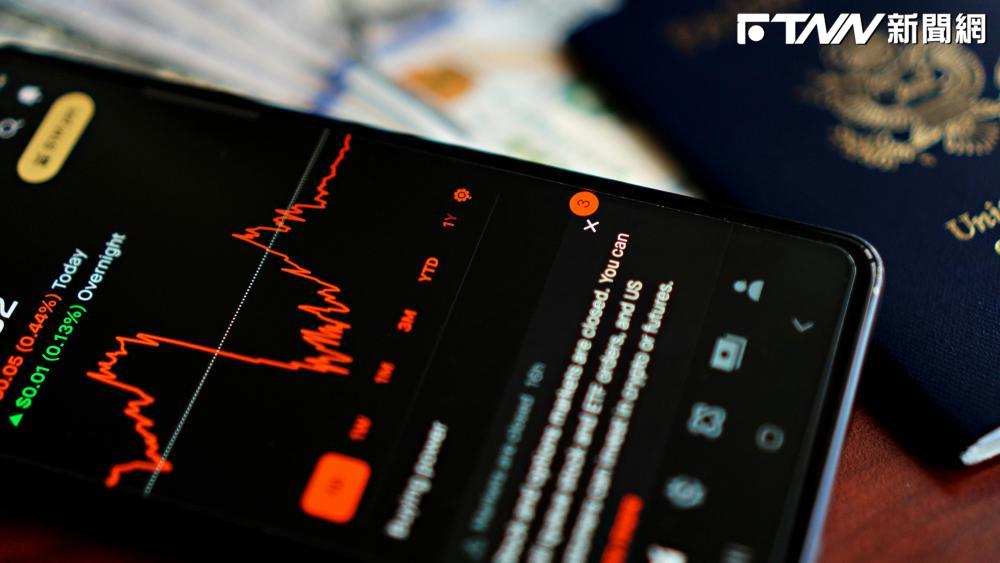 台股重挫1,025點！運動休閒股逆勢...