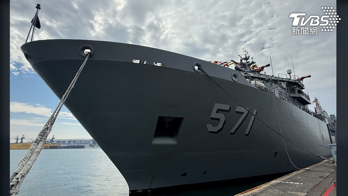 海上急難救兵! 海軍「大武級」新型救...