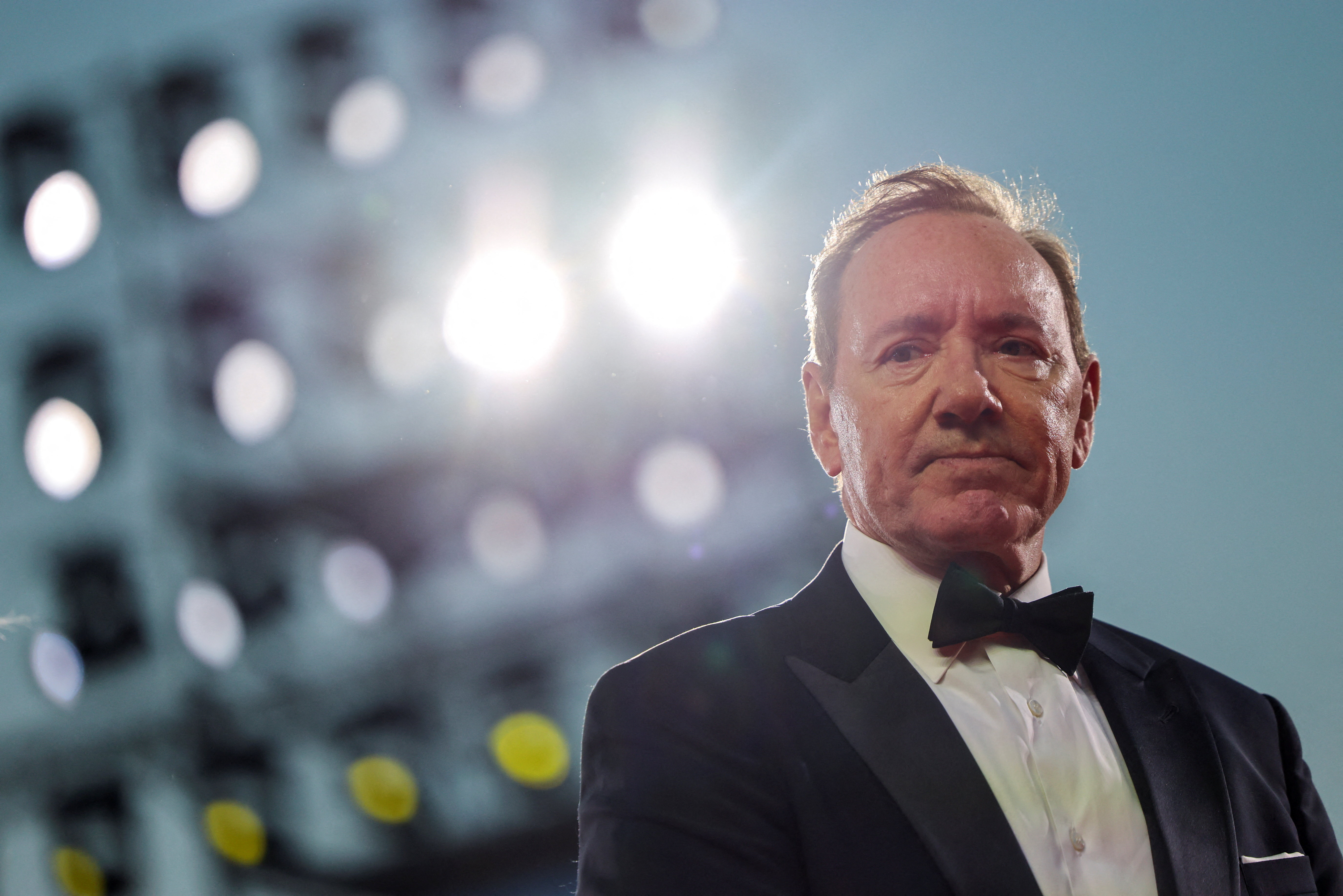 凱文史貝西自曝住旅館無家可歸 喊話馬...