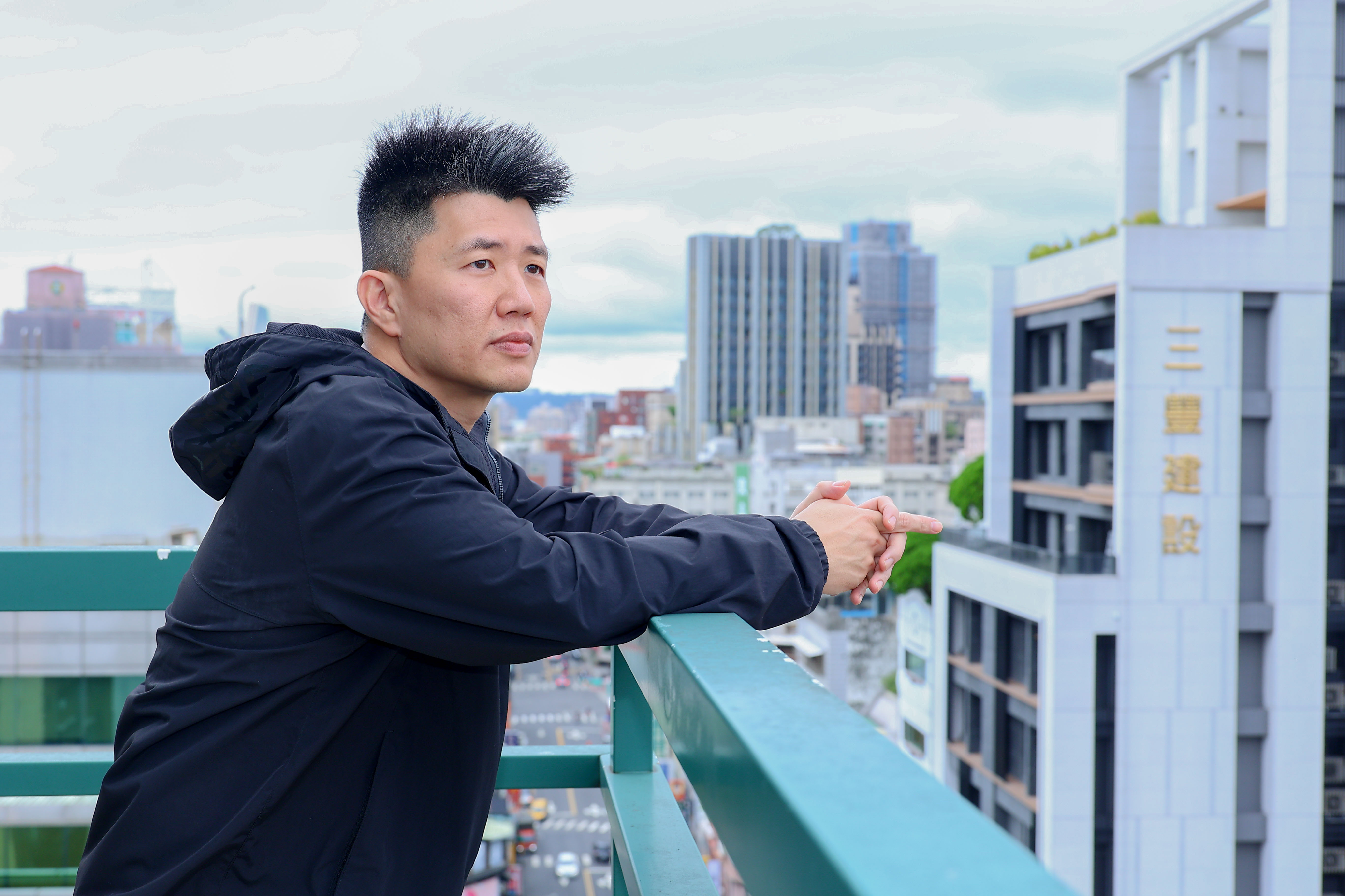 金馬專訪／《人生海海》挖出大馬「搶屍體」荒謬日常　廖克發：電影是丟向高牆的小石頭