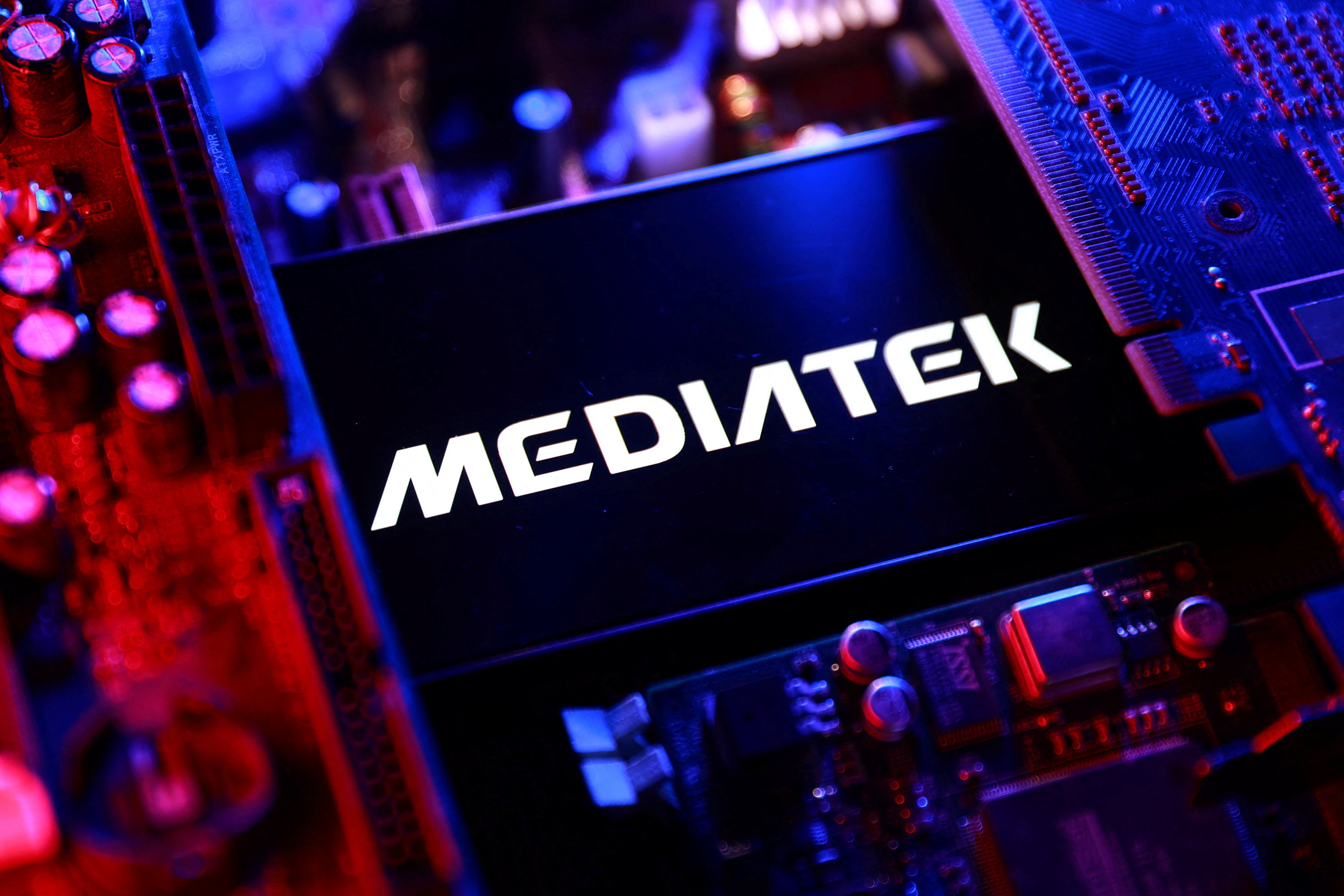 DRAM、NAND 狂加價，小米雷軍坦承智能手機加價壓力難擋？