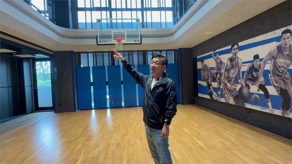 不畏懼炫富批評！ 謝典霖再邀媒體開箱豪宅：最貴的是「電費」